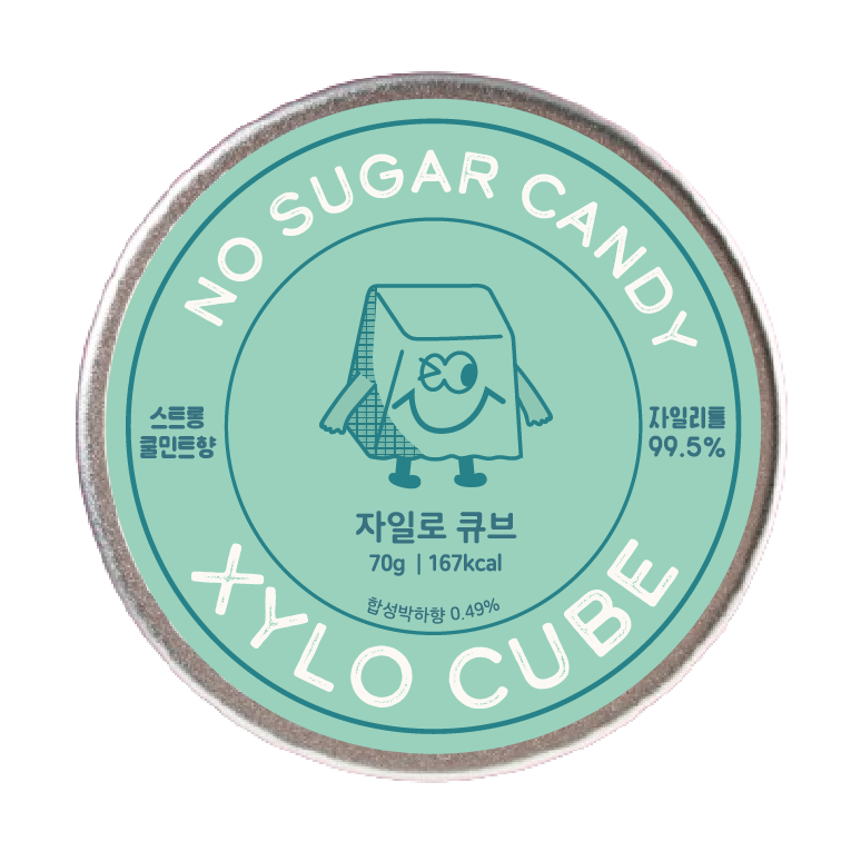 자일로큐브 Strong Cool Mint 맛 무설탕 자일리톨 캔디 제품 라벨